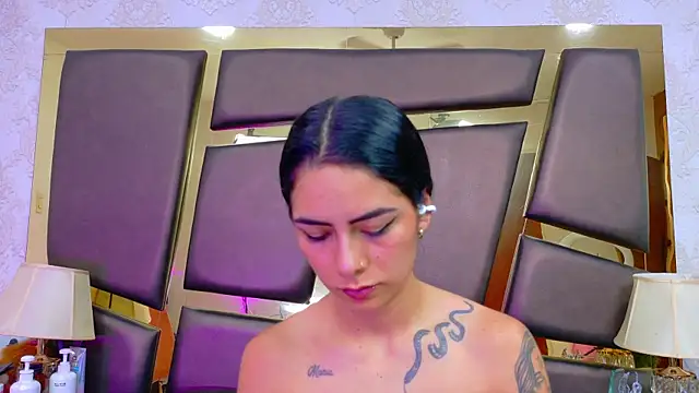 دردشة NicoleEsposito الجنسية المباشرة