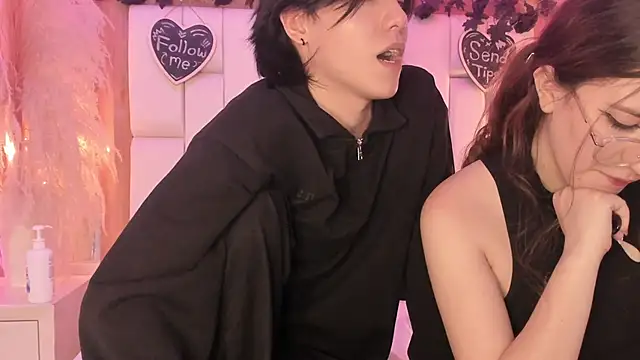 Daphne_And_Roger Live XXX-chat