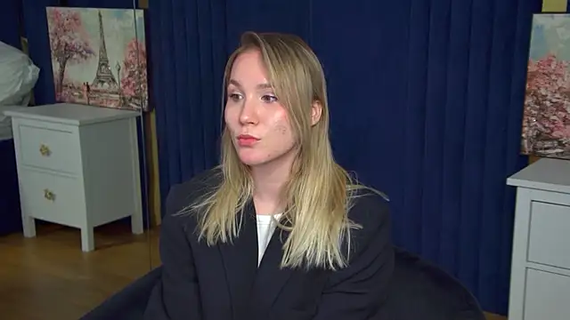 ElaraVoltageのライブXXXチャット