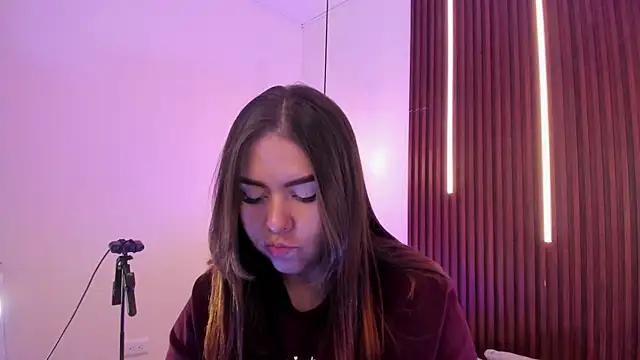 ArianaBaker 现场XXX聊天