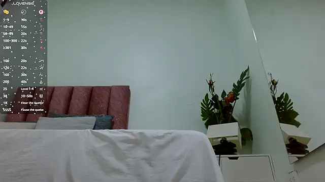 sophia_hadid: онлайн-секс-чат