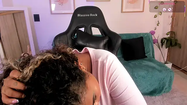 Chat +18 de aleja_montiel__ ao vivo