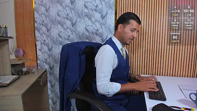 Hideintheoffice Show in webcam