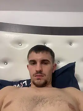 Demonpull69: διαδικτυακό σόου στην κάμερα