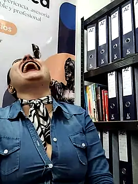 Chat XXX Live _Sarah-Office1