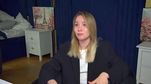 ElaraVoltage – Naživo XXX chat