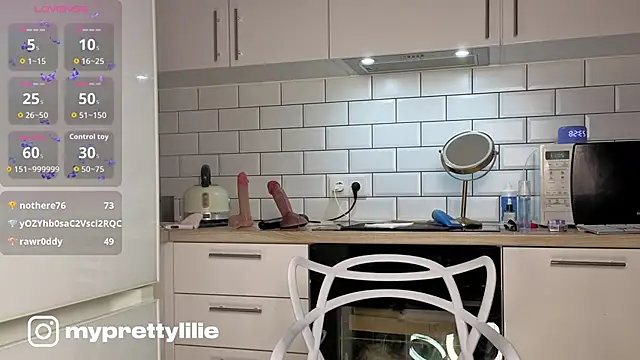 PrettyLilie's Live XXX Chat