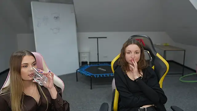 Show modela Adele_beauty na web-kameri