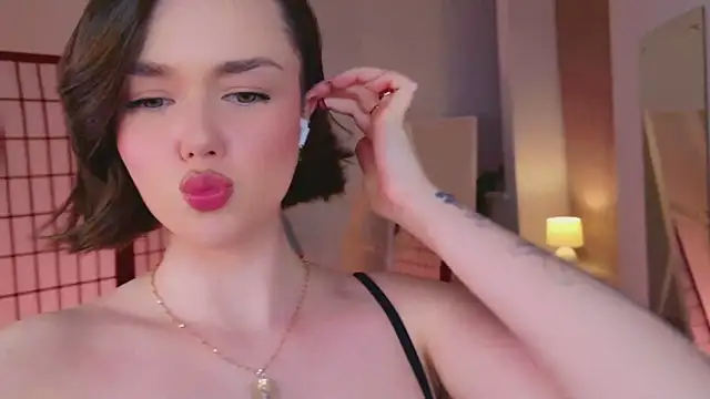 AvaFlower Adlı Modelin Canlı XXX Sohbeti