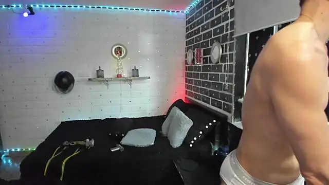 AdanXanders Adlı Modelin Canlı XXX Sohbeti