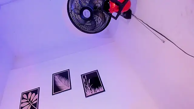 criss_zuri Adlı Modelin Canlı XXX Sohbeti