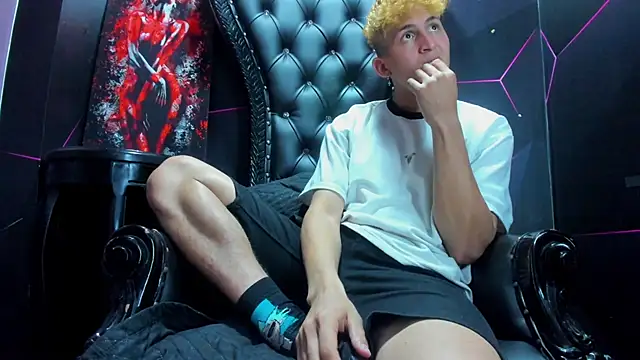 Ethan_Waalker Adlı Modelin Canlı XXX Sohbeti