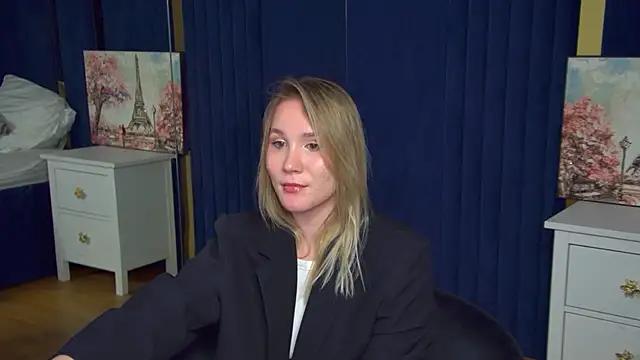 ElaraVoltage Live XXX Chat