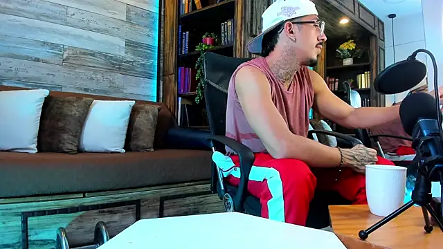 Donovan_Desmond Adlı Modelin Web Kamerası Şovu