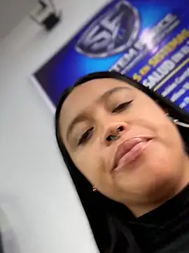 -Mia1 Adlı Modelin Canlı XXX Sohbeti