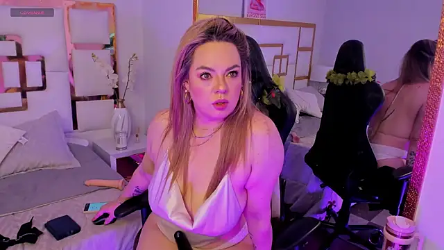 AvaMiia's Live XXX Chat