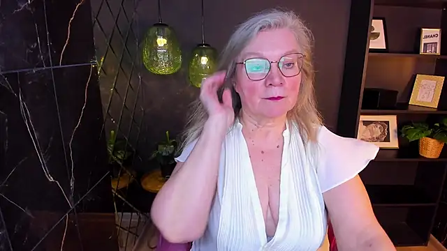 NataliMellow Adlı Modelin Canlı XXX Sohbeti