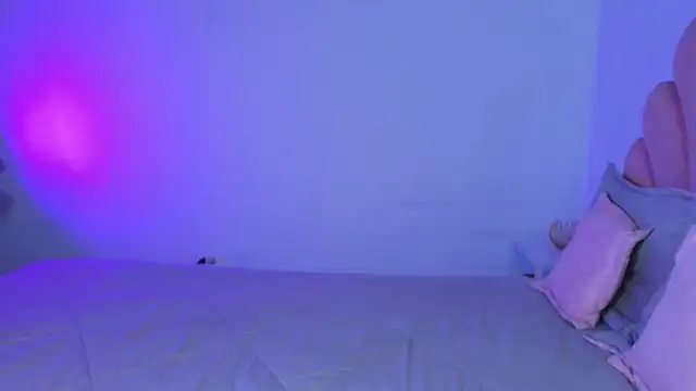 MiaColucci18 Live XXX-Chat