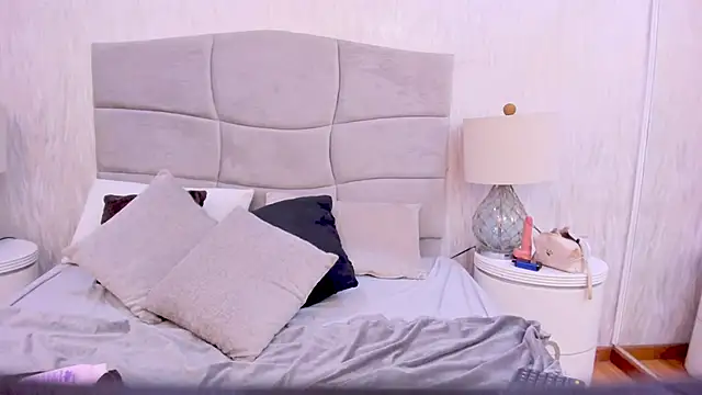 CynthiaMore webcam show