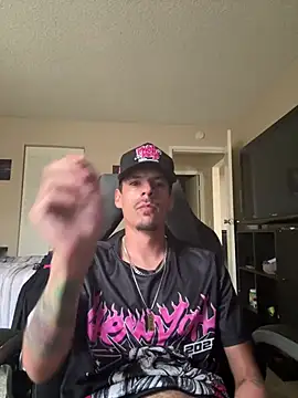 latinosatiro94's Live XXX Chat