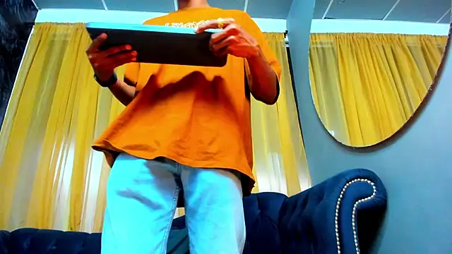 Ethan_Fox11n Webbikameraesitys