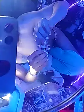 gurlnips live XXX chat