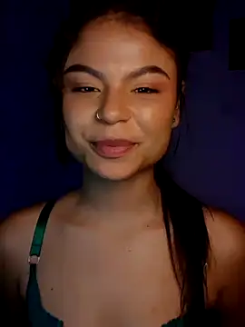 Chat +18 de Cleo_hills ao vivo