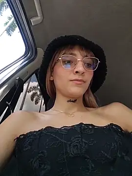 Dani-peggin 即時 XXX 聊天