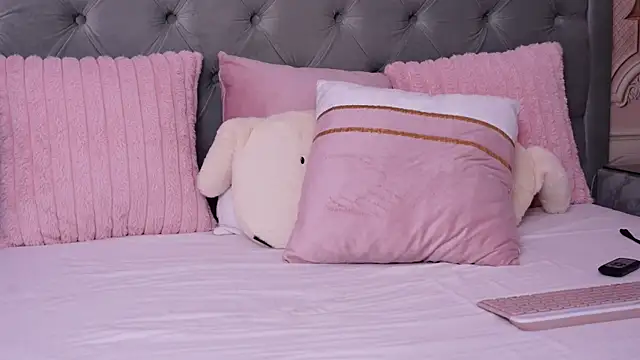 LucyAddison's Live XXX Chat