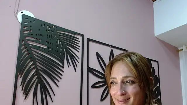 amara_rousse1's Live XXX Chat