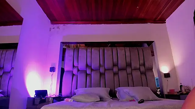 NikkySmiith's Live XXX Chat