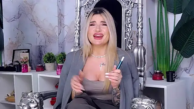 NightshadeIris' Live XXX Chat