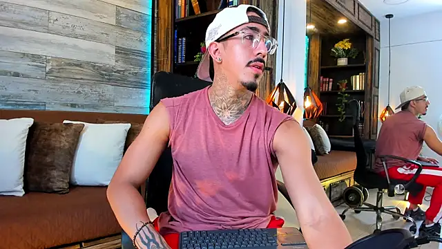 Donovan_Desmond Chat XXX in diretta