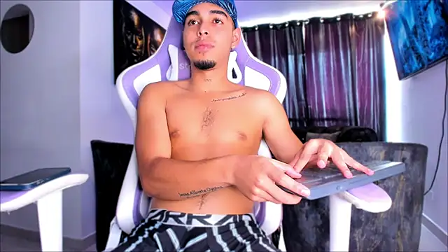 Czat XXX na żywo – victor_ospina