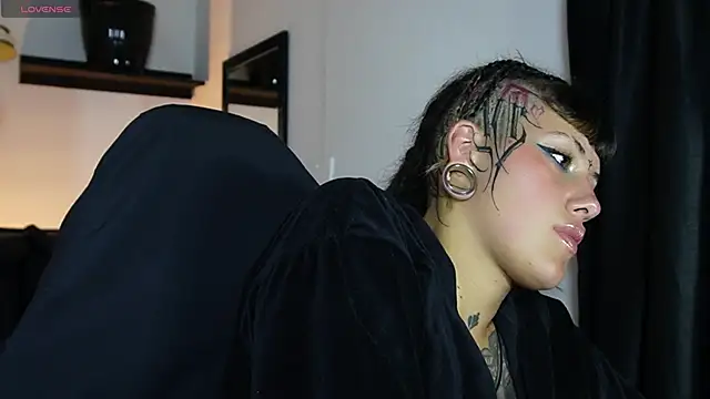 _sharlotte777 Chat XXX in diretta