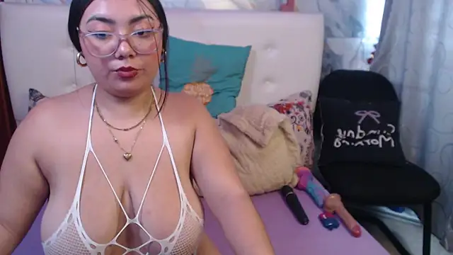 XXX chat uživo modela Nicolelewllss