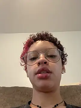 Pokazy przed kamerką – jojosbizarrelyf