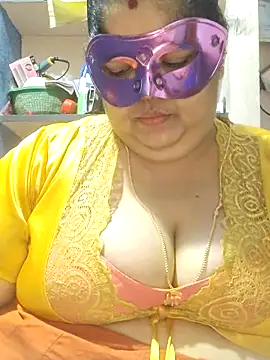 XXX chat uživo modela tamilthanushri