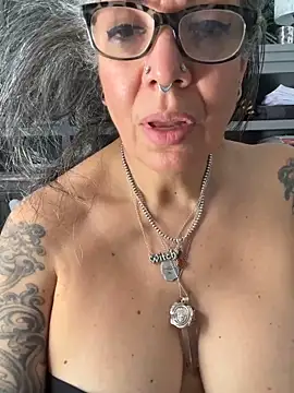 dieseldame1313のライブXXXチャット