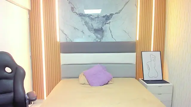 XXX chat uživo modela LEYNABRAUN