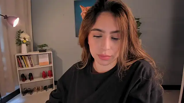 LiaPearce Adlı Modelin Canlı XXX Sohbeti