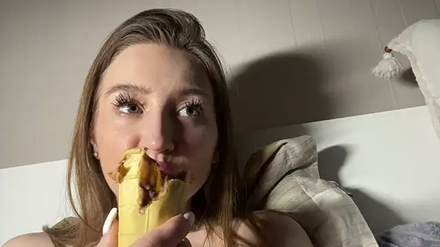 MissEvelynGlow Adlı Modelin Canlı XXX Sohbeti