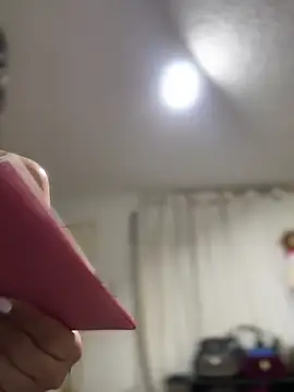 Mila_Morgan Adlı Modelin Canlı XXX Sohbeti