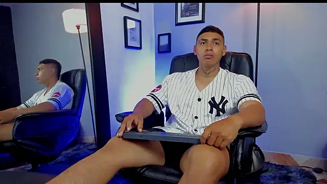 แชท XXX สดของ ronnie_crafored