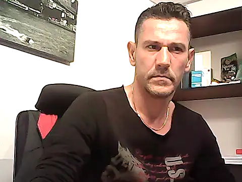 แชท XXX สดของ mastercharisma35