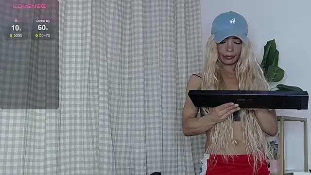 Chatroom XXX en direct de SarahRaynex