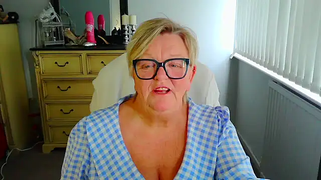 BridgetBlueEyes Chat XXX in diretta