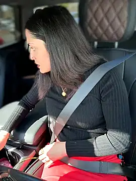 YourQueen18のライブXXXチャット