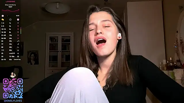 DarlineBrustera's Live XXX Chat