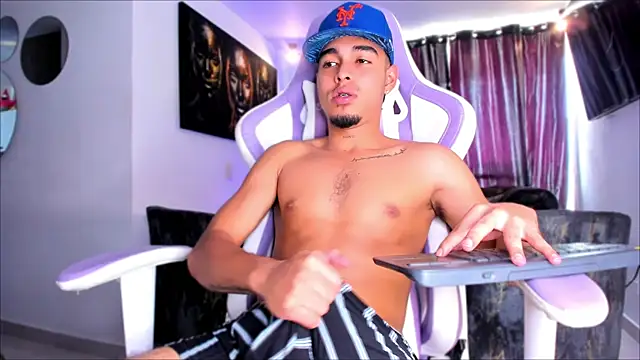 Pokazy przed kamerką – victor_ospina